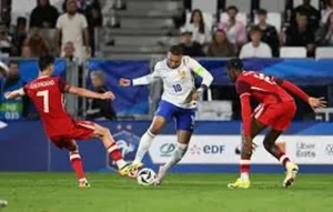 Cách Bắt Đầu Và Bắt Đầu Lại Trận Đấu Bóng Đá Đúng Luật FIFA